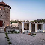 فيلة The Windmill - 50m From The Sea لامبي