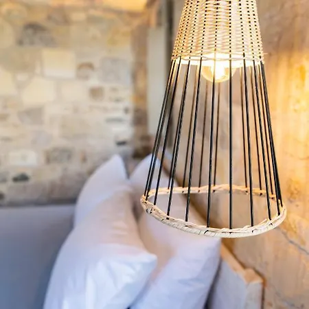 The Windmill فيلة